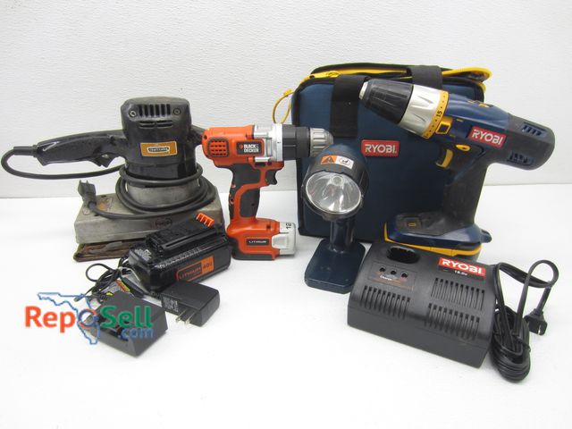 Lot 31-8542 - Tool Lot: (1) Black &amp; Decker 12V Drill &amp; Battery, (1) Ryobi 18V Drill, Bag, Light &amp; Char...