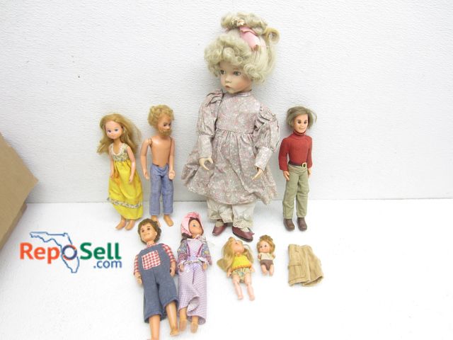 Lot 31-6306 - (7) Vintage 1973 "Sunshine Family" Dolls &amp; (1) Knowles "Mary Contrary" Doll