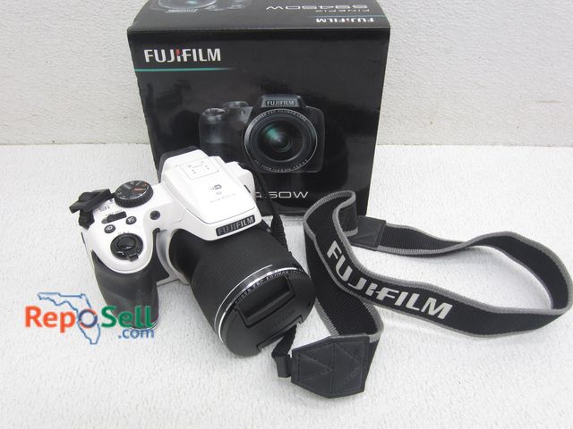 Lot 31-1182 - Fuji Film FinePix S9450W Camera - Untested