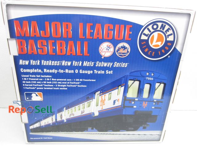 Lot 31-1096 - Lionel Major League NY Yankees &amp; Mets O Gauge Train Set in Box - Ready to Run