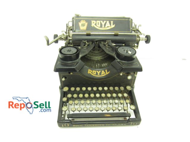 Lot 31-1152 - Vintage Royal Standard Typewriter