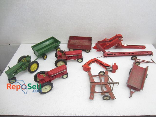 Lot 31-9357 - Lot Of Metal Farm Trucks, Trailers And Acces: ERTL, John Deere etc