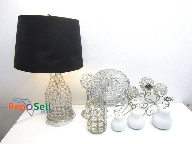 Lot 31-7405 - Estate Lot: Lamp (powers on), Decor, (3) Tea Light Holders, etc.