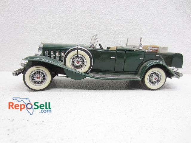 Lot 31-3328 - Danbury Mint Model Car