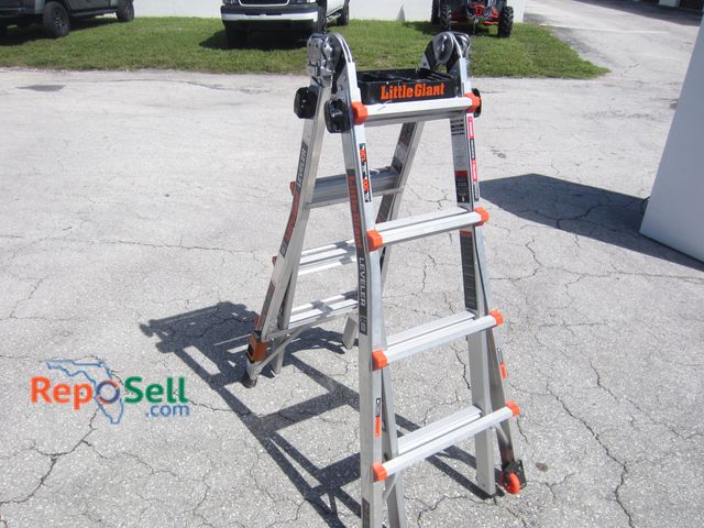 Lot 31-5397 - Little Giant Leveler Extension Ladder - Up to 17'