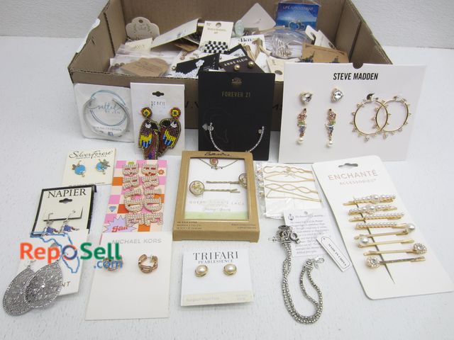 Lot 31-4053 - New Earrings And More - Many Name Brands