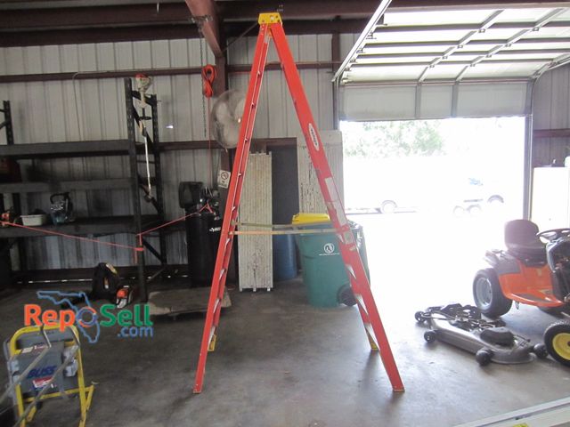 Lot 31-1048 - Werner Fiberglass A-frame 10-foot ladder
