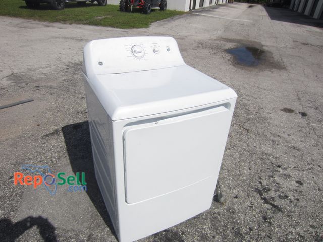 Lot 31-5395 - GE Dryer #GTX22EASK0WW, 27x26x43"T - Powers On/Heats