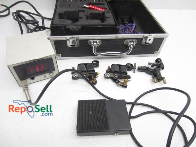 Lot 31-6301 - Tattoo Gun Machine &amp; Accessories in Case