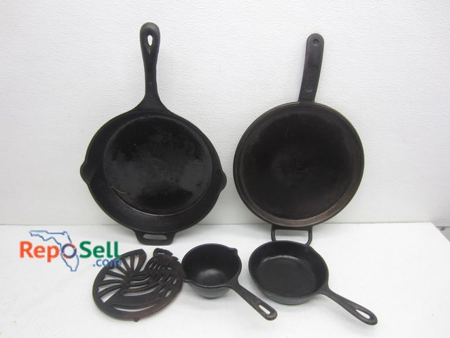 Lot 31-9073 - (4) Cast Iron Pans, 4.5"-12": Pan, Skillet, Trivet etc