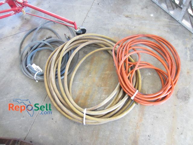Lot 31-1052 - (3) air hoses.