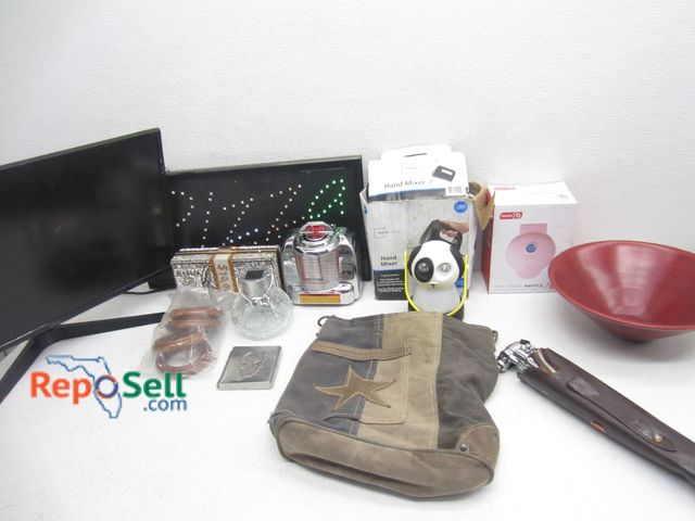 Lot 31-7095 - Estate Lot: Lite-Up Pizza Sign (Powers On), Dog Lantern, Mini Waffle Maker etc