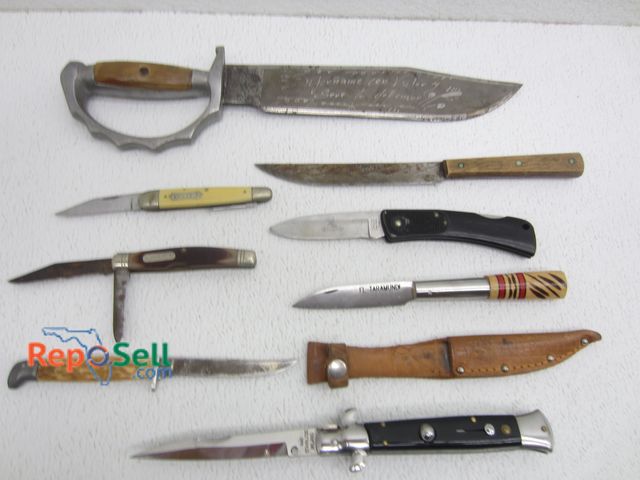 Lot 31-4435 - (8) Knives: Fixed Blade, Switchblade, Pocket, Case, Buckmaster, etc.