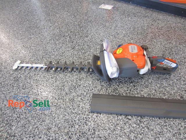 Lot 31-1086 - Husqvarna new double-sided hedge trimmer 522HDR60S