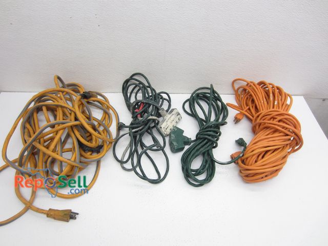 Lot 31-8525 - Brute Trash Can Filled With Assorted Extension Cords: Approx (10)