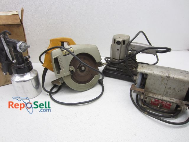 Lot 31-6238 - Tool Lot: Spray Paint Gun, 7 1/4" Circ Saw, Dual Motion Sander, Grinder w/New Wheel - All Power On