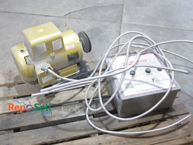 Lot 31-8238 - Baldor EL3609T 3HP 230V 1PH   Electric Motor with Standard Tools Fan &amp; lights Switch
