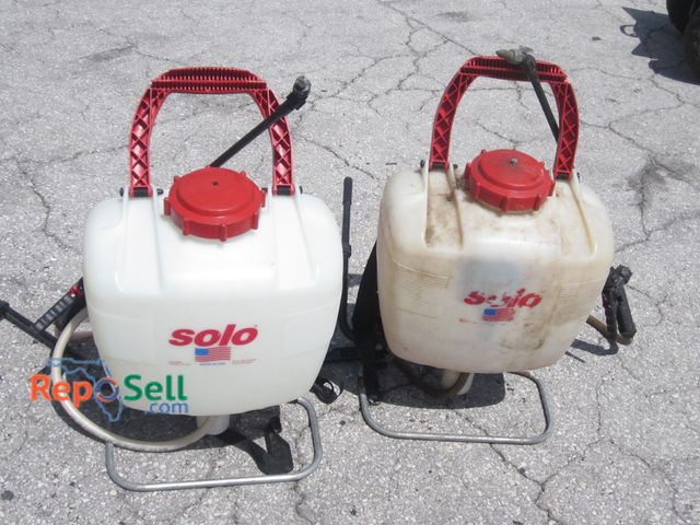 Lot 31-6108 - (2) Solo 4-Gallon Backpack Pump Sprayers