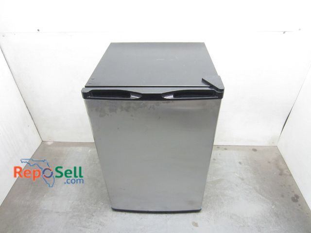 Lot 31-5387 - Antarctic Star Household Freezer 20"x31"x21.5" #BD-88-E - Powered On, Temped, Freezes 10°