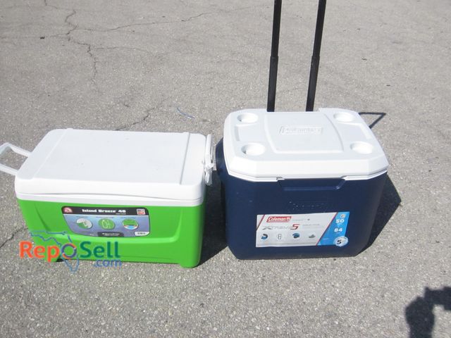 Lot 31-5044 - (2) Coolers: Rolling Coleman 50 qt And Igloo 48 qt