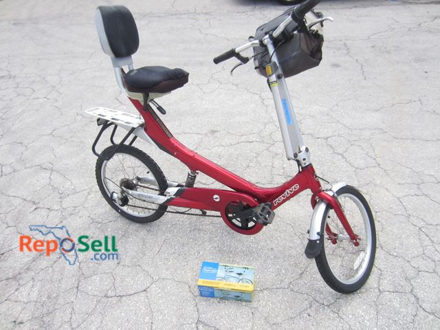 Lot 31-1114 - Giant Revive Bike with Bike Lift. Consignor states serviced April 2026.