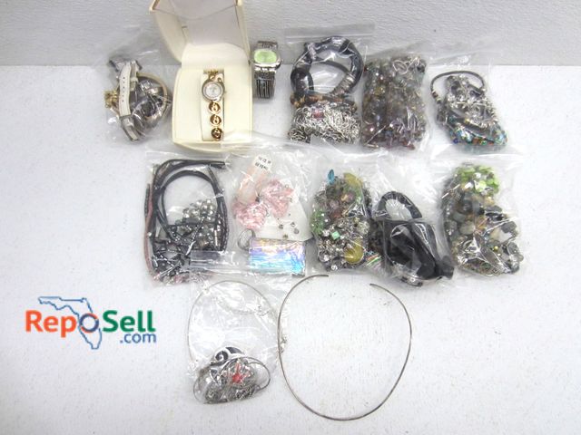 Lot 31-6170 - Lot Of Costume Jewelry