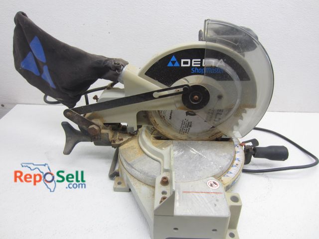 Lot 31-1101 - Delta Miter Saw #905751 - Powers On