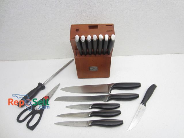 Lot 31-5368 - Chicago Cutlery Knife Set With Wood Block