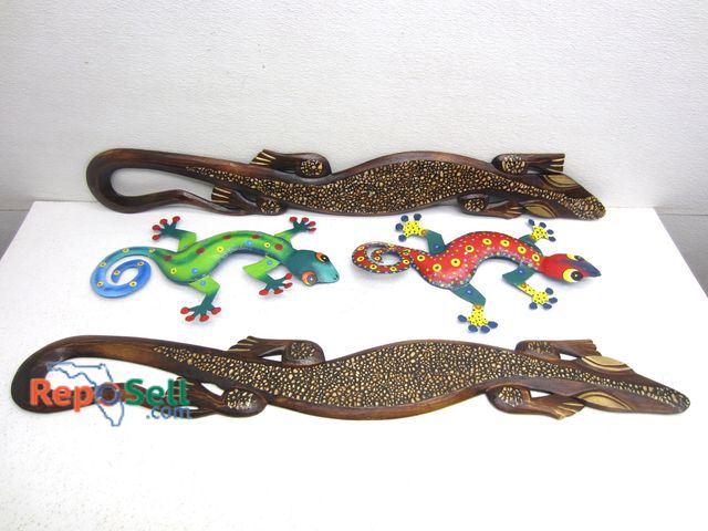 Lot 31-3277 - (2) 38" Wood Lizard Decor (2) 17" Metal Lizard Decor