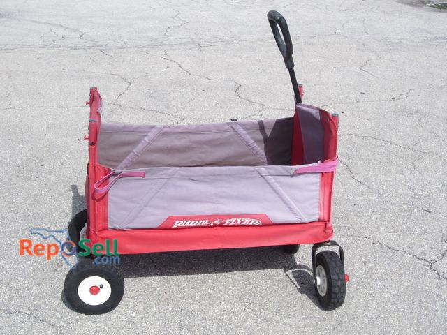 Lot 31-1065 - Radio Flyer Foldable Wagon, 32"L x 18"W