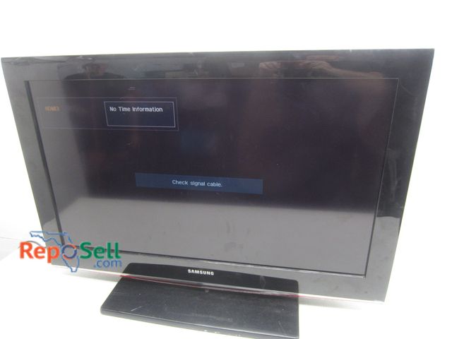 Lot 31-8316 - 32" Samsung TV - Powers On