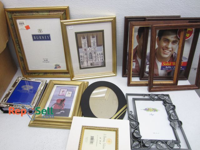 Lot 31-5259 - Lot Of (34) Picture Frames, Assorted Sizes