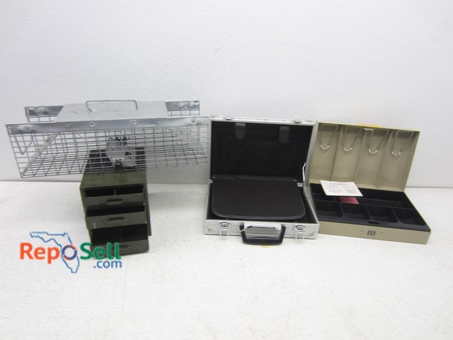 Lot 31-6449 - Estate Lot: Small Metal trap, Miniature Metal Toolbox, Cash Box And Metal Case