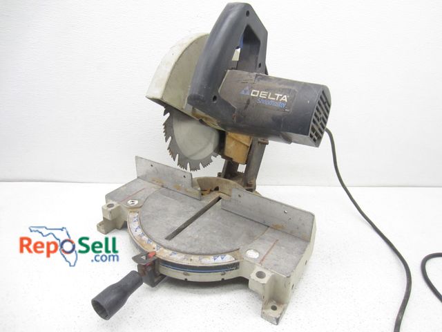 Lot 31-9399 - Delta Shopmaster Type 1 miter saw, powers on