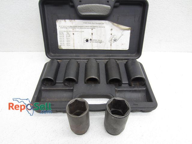 Lot 31-5475 - Matco Front Wheel Drive Axle Nut Socket Set #MST4547