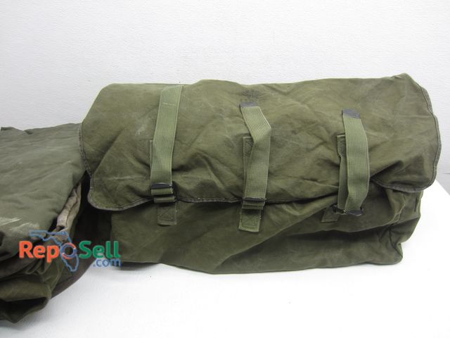Lot 31-7530 - (6) Large US Army Bags - Duffel Style