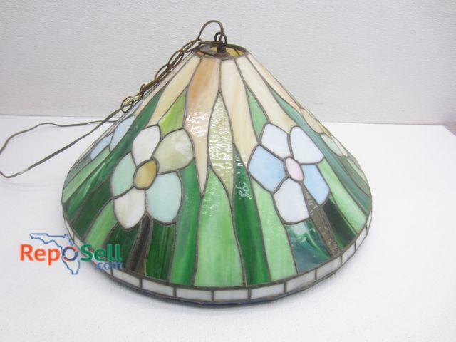 Lot 31-9240 - XL Tiffany Style Leaded Glass Ceiling Light Shade, Base: 22"