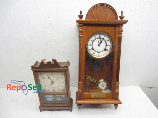 Lot 31-7185 - Seth Thomas mantle clock and Statue of Liberty Centennial wall clock for parts/repair