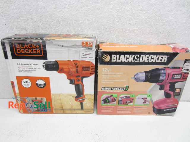Lot 31-1453 - (2) Black &amp; Decker Drill/Drivers: 1- Corded 5.5AMP #DR260C, 1- 12V Cordless w/Charger #SS12C (Bo...