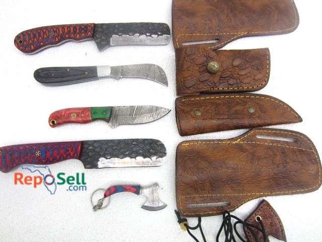 Lot 31-1062 - (5) New Knives w/Sheath: 1-Pocket Knife, 1-Small Keychain/Necklace Knife