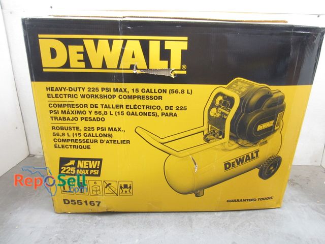 Lot 31-7066 - DeWalt D55167 Heavy Duty 225 PSI 15 gal. workshop air compressor, appears new, powered on, holds pre...