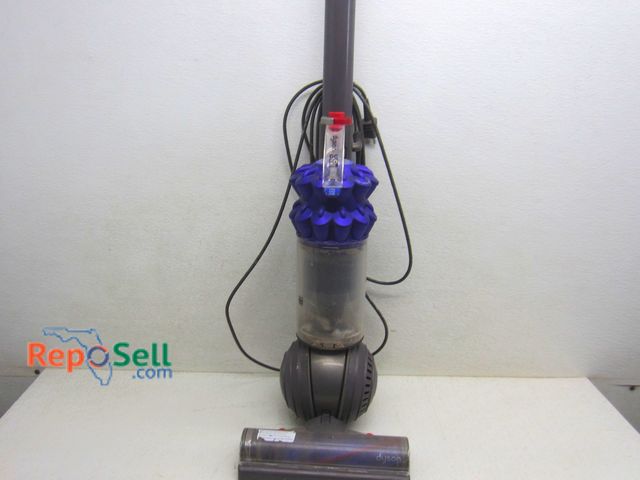 Lot 31-9169 - Dyson vacuum cleaner model DC50, powers on