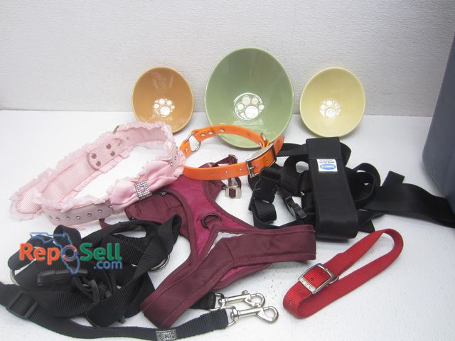 Lot 31-9050 - Dog Collars, Harnesses, XL Seat belt, Approx (30) Various Size Dog Bowls etc