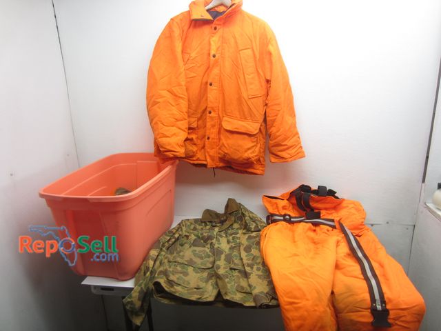 Lot 31-9057 - Lot Of Hunting Jackets, Hats, Gloves, Pants etc