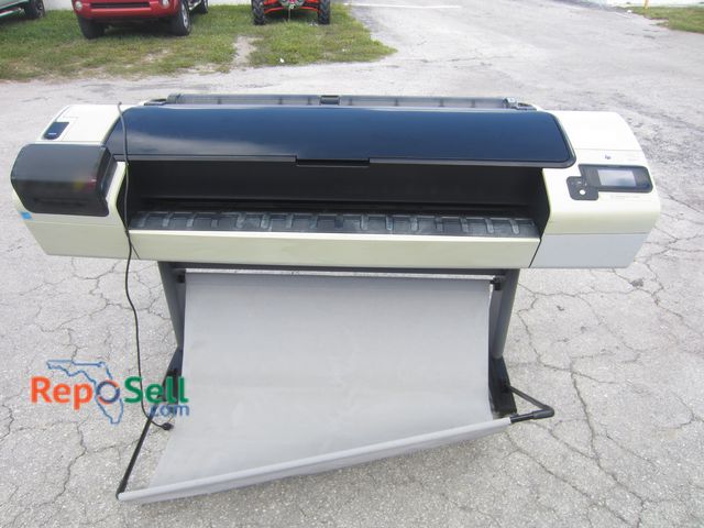 Lot 31-7445 - HP Designjet T1300 Post Script ePrinter #CR6513 69"x27"x41" - Power On, (1) Broken Clip For Arm