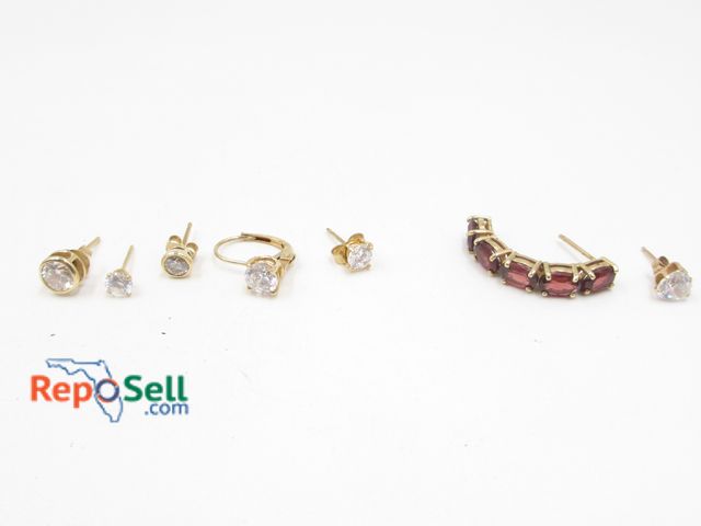 Lot 31-9024 - Single Earrings Lot: (5) 14K Clear Stone 2.30g total and (2) 10K 1.97g total (one is garnet)