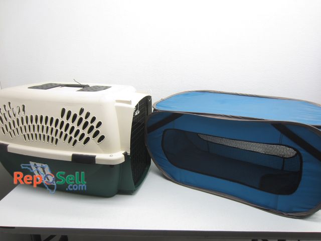 Lot 31-6037 - (2) Small Animal Crates