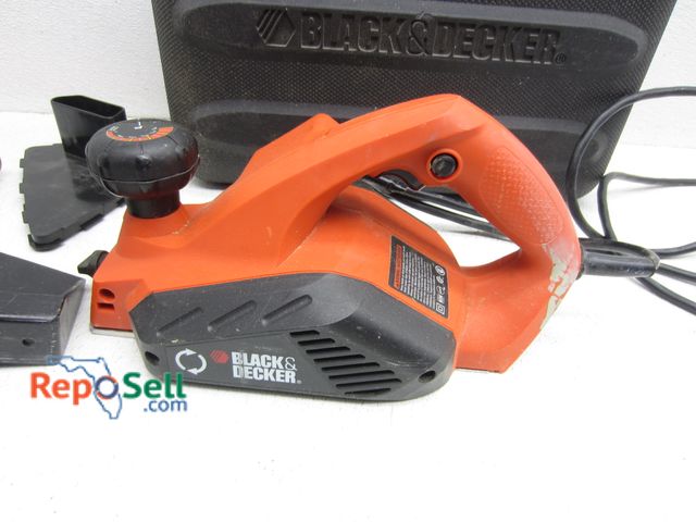 Lot 31-6076 - Black &amp; Decker Planer with Accessories, Case - Powers On