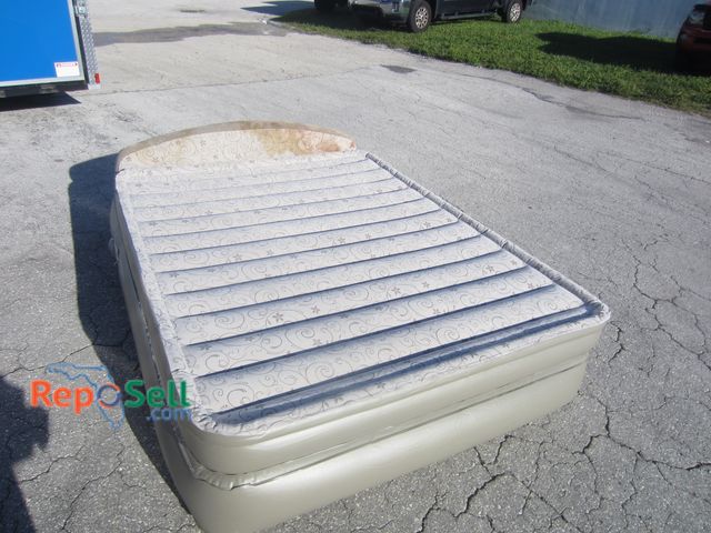 Lot 31-4174 - Aerobed Inflatable Mattress - Full - Inflates/Deflates