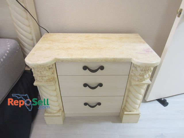 Lot 31-8616 - (2) Three-Drawer Nightstands With Faux Marble Tops And Ornate Columns